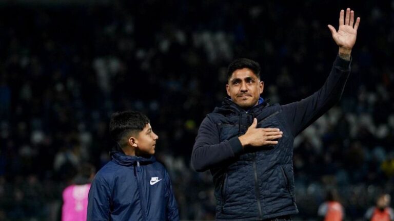 Gimnasia ovacionó a Cristian Tarragona en el Bosque