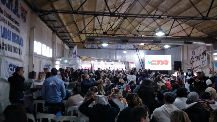 Miles de dirigentes sindicales se congregaron en el plenario de la CTA. Foto: Twitter