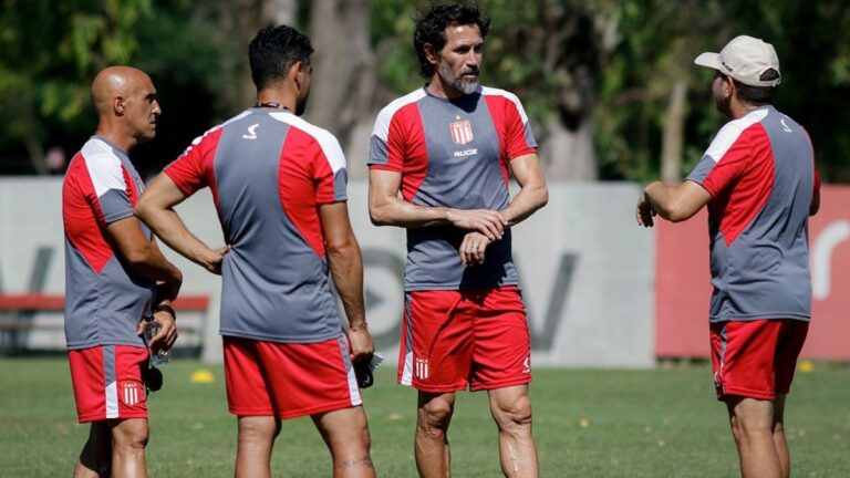 Estudiantes entrenó y Eduardo Domínguez busca el equipo titular: una duda y un regreso