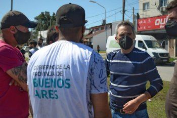 El ministro Andrés Larroque contó cómo se infló la cantidad de familias que participan de la toma en Guernica. 