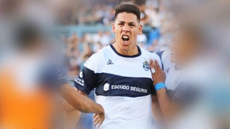 Nicolás Contín: un 9 de la casa quiere la chance que no aprovecharon los de afuera