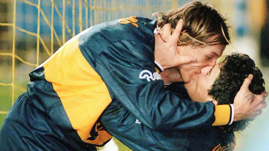Maradona - Caniggia y el beso que cumple 25 años y un nuevo rol en la sociedad.