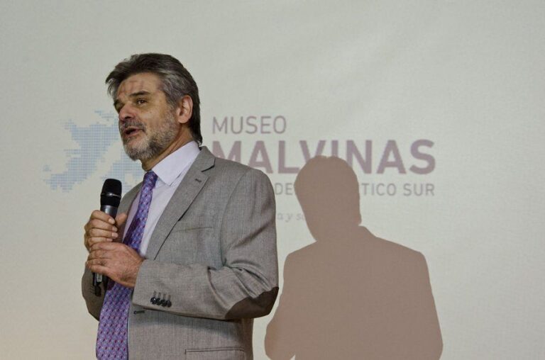 Malvinas: Daniel Filmus tildó de “ignorante” a Beatriz Sarlo