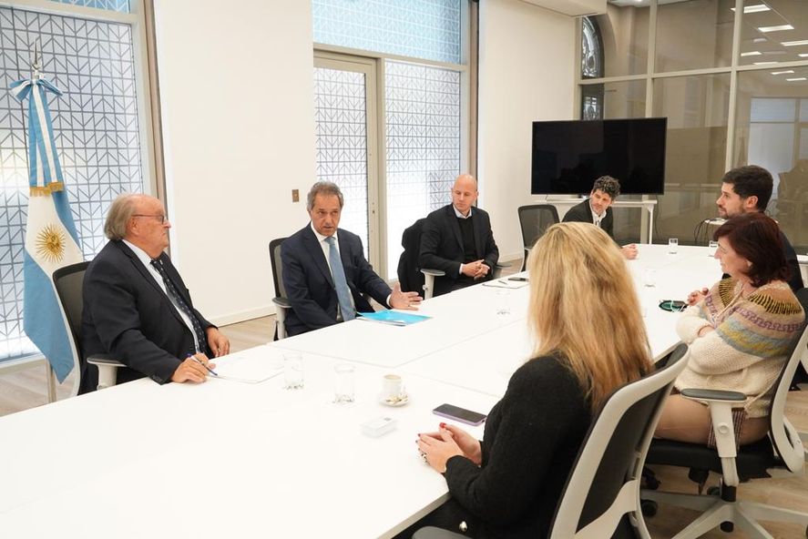 Daniel Scioli junto al directorio del BICE.