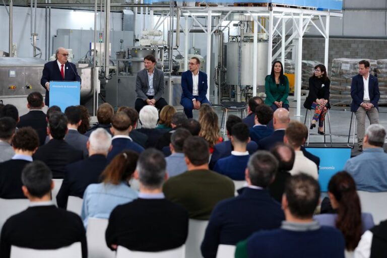 Desde Economía, duplicaron la línea de créditos CreAr para sostener la actividad de las pymes