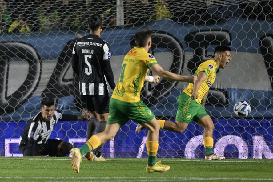 Defensa y Justicia, el próximo rival de Estudiantes en la Final de la Copa Argentina, inició el calvario de Botafogo. Defensa y Justicia, el próximo rival de Estudiantes en la Final de la Copa Argentina, inició el calvario de Botafogo.