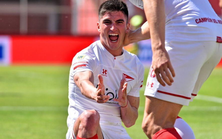 Del Prete festeja uno de sus nueve goles en Estudiantes.