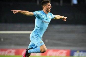 Gustavo Del Prete festejando un gol en el City Torque