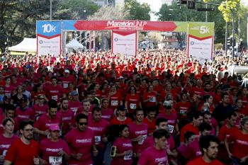 la plata: cortes y desvios de transito por una maraton solidaria