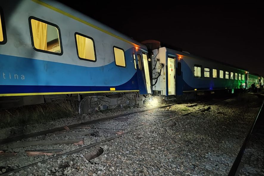 El tren que conecta Buenos Aires con Bahía Blanca volvió a descarrilar a la altura de Olavarría.