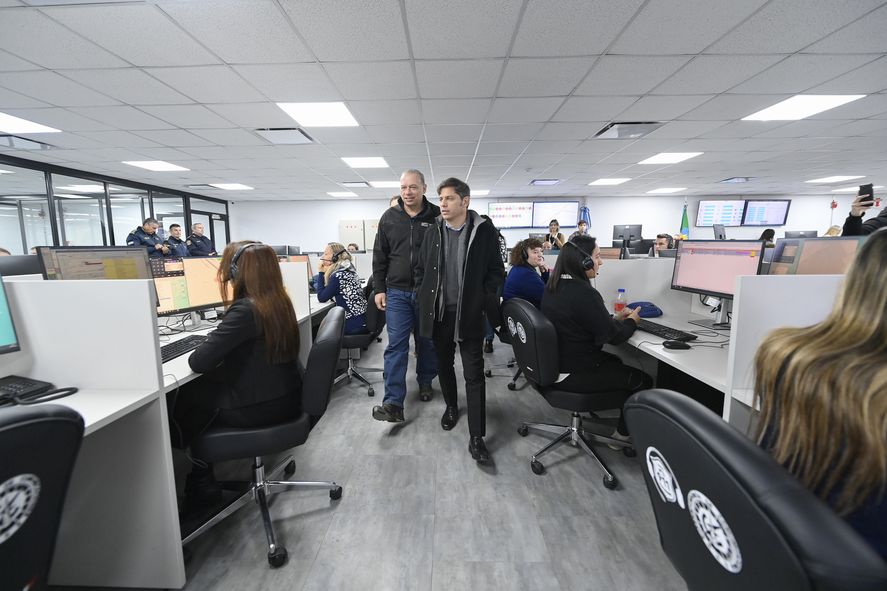 Desde La Plata, Axel Kicillof presentó la nueva Central de Atención Telefónica de Emergencias para acortar tiempos de atención de la línea 911.