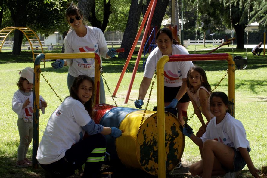 "Día de Hacer el bien" una de las actividades más emblemáticas de la Fundación Loma Negra