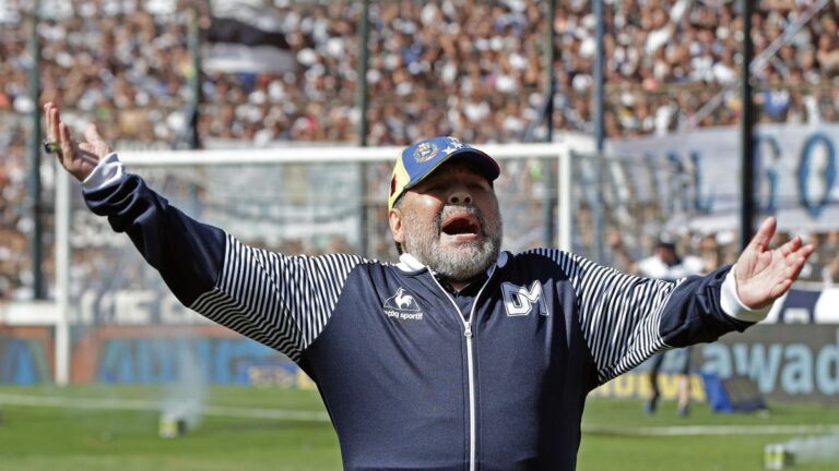 Maradona: “Me gustaría que mi Gimnasia vuelva a ser campeón”