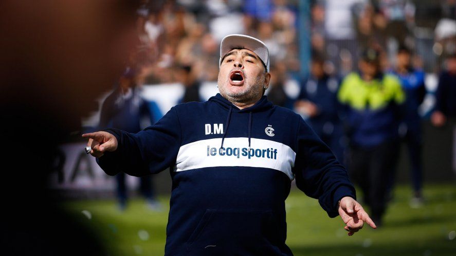 Diego Maradona en el Bosque, el día de su presentación en Gimnasia.