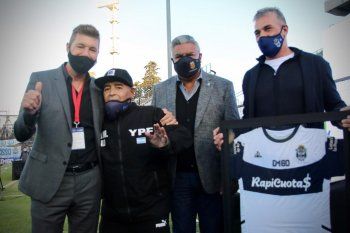 Diego Maradona debilitado el día de su cumpleaños