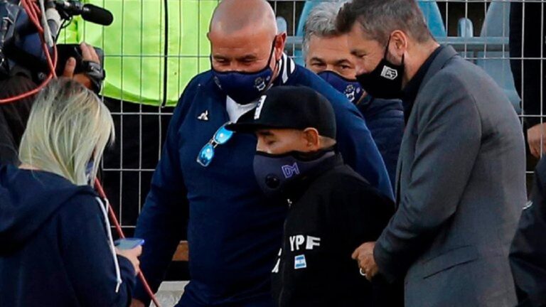 Diego Maradona fue internado en La Plata