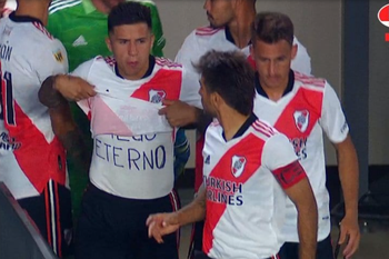 La remera que Enzo Fernández tenia lista para mostrarle al mundo.