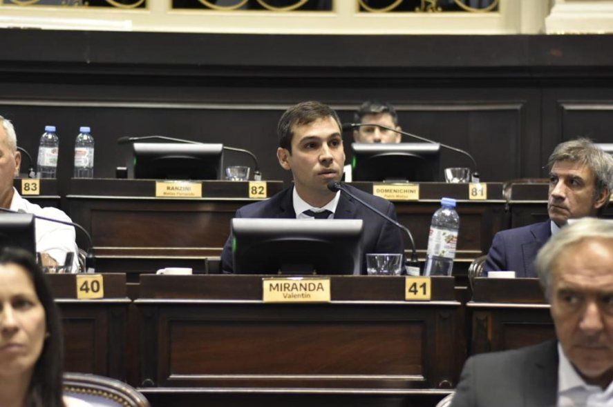 El diputado Valentín Miranda en la Cámara de Diputados de la provincia de Buenos Aires.