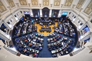 Se renueva la mitad de la Legislatura y las fuerzas mayoritarias son las que más arriesgan.