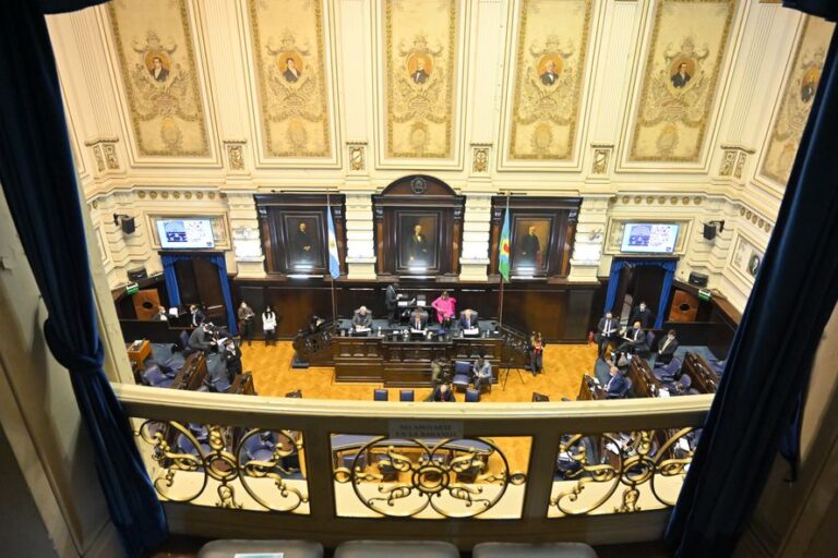 Legislatura en vivo: Pese a las demoras, el oficialismo confía en tratar hoy el presupuesto 2023