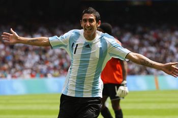 Beijing 2008: Di María toca por arriba del arquero y le da un oro histórico a la Selección