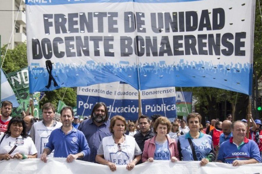 Los docentes bonaerenses reclamaron que los convoquen a paritarias para discutir salarios del 2021