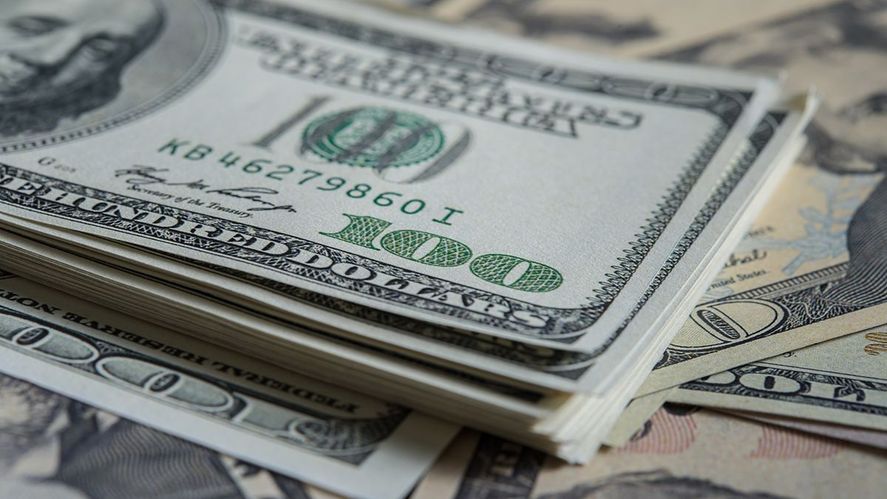 El valor del dólar oficial alcanzó los $103,50 para la compra y $109,50 para la venta, este lunes 24 de enero.