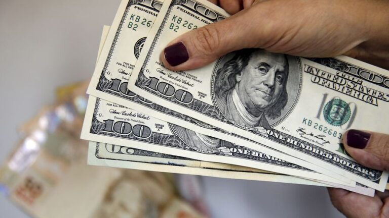 ¿A cuánto cerró el dólar el lunes 10 de enero?