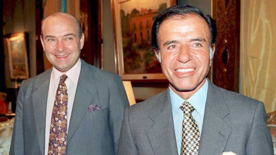 Carlos Saúl Menem y Domingo Felipe Cavallo, autores de medidas económicas en los '90 que se perpetuaron en el país.