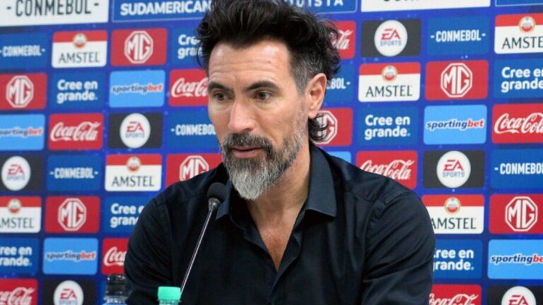 Eduardo Domínguez: “Me da satisfacción estar en este lugar con Estudiantes”