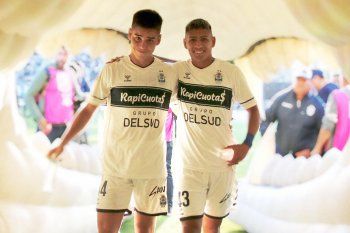 Benjamín Domínguez y Eric Ramírez luego del Clásico entre Gimnasia y Estudiantes (Foto: Prensa GELP).