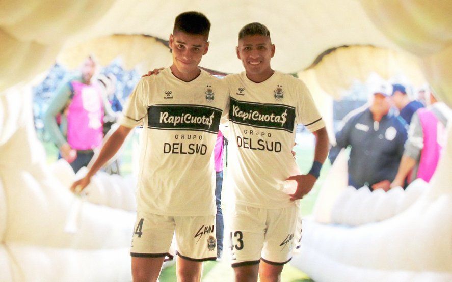 Benjamín Domínguez y Eric Ramírez luego del Clásico entre Gimnasia y Estudiantes (Foto: Prensa GELP).