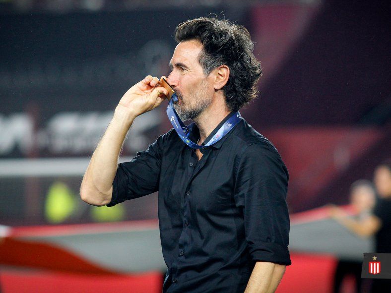 Eduardo Domínguez, entrenador de Estudiantes, campeón de la Copa Argentina Eduardo Domínguez, entrenador de Estudiantes, campeón de la Copa Argentina