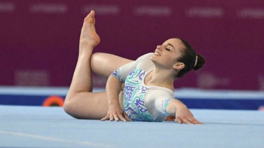 Martina Dominici en una rutina de Gimnasia Artística
