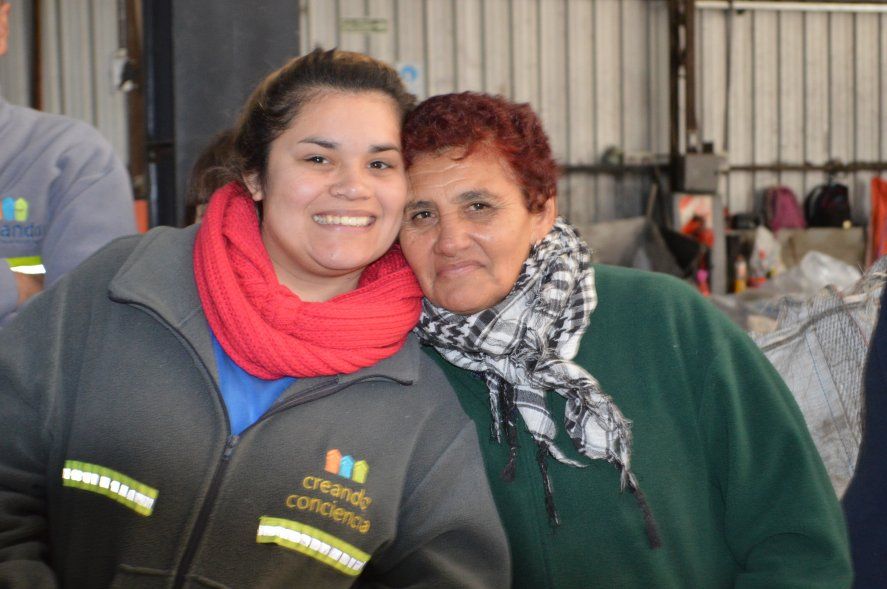 Dos integrantes de la Cooperativa Creando Conciencia