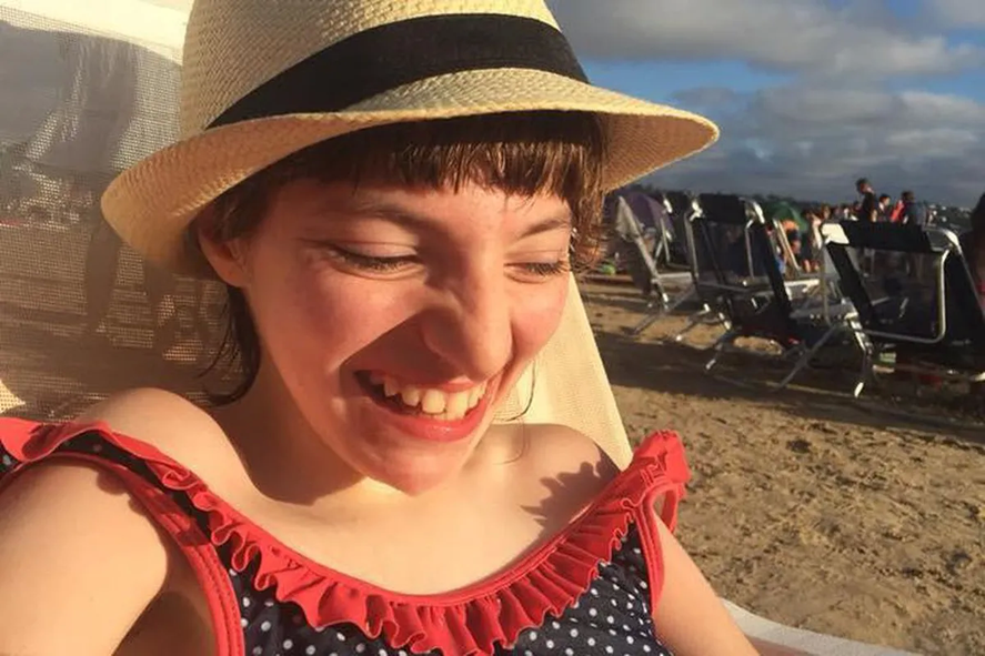 Desde los 4 meses, Milagros padece parálisis cerebral. 