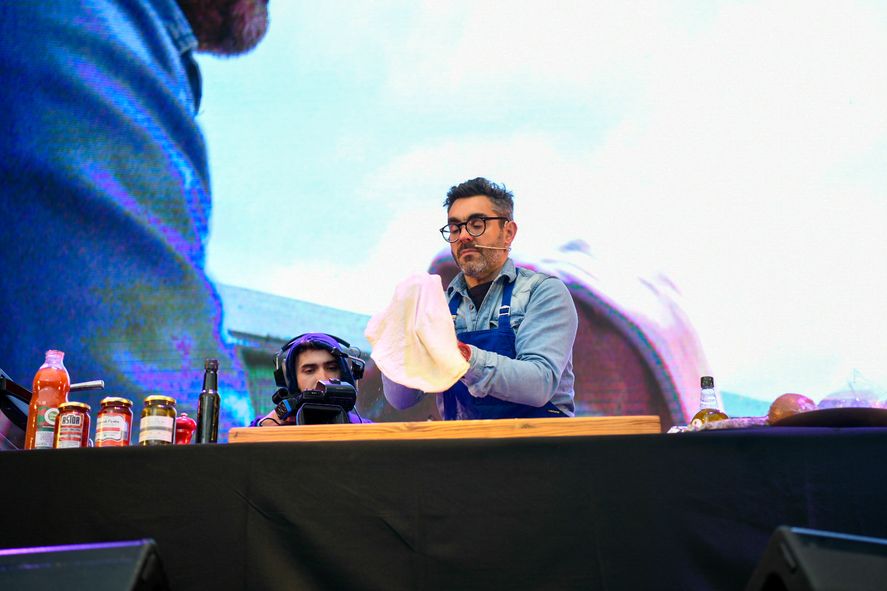 Juan Bracelli, de Cocineros Argentinos, dictará una clase magistral en la nueva edición de Sabores Bonaerenses de Escobar. Juan Bracelli, de Cocineros Argentinos, dictará una clase magistral en la nueva edición de Sabores Bonaerenses de Escobar.