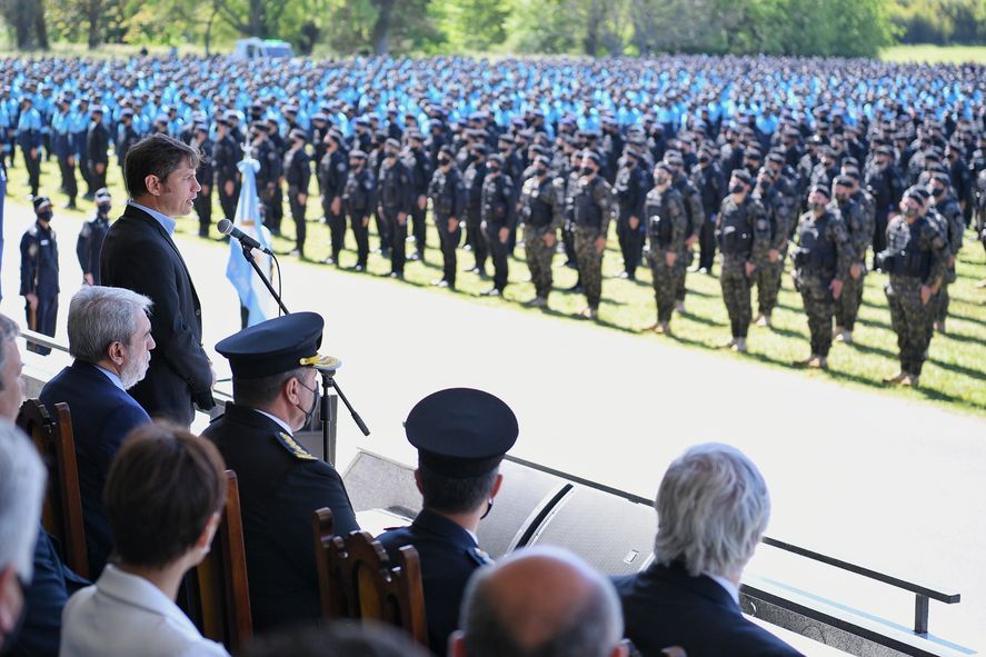 Ante la mirada de Axel Kicillof y Sergio Berni, juraron lealtad a la bandera casi 9.000 cadetes y cadetas de la Escuela Juan Vucetich.