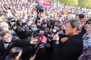 facundo manes busca darle pelea a diego santilli