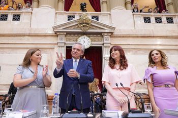 entre aplausos y abucheos, alberto fernandez cargo contra la corte y hablo de la inhabilitacion de cfk
