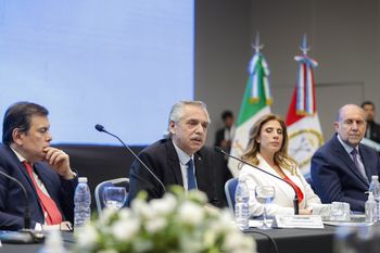 Alberto Fernández estuvo en Santiago del Estero y disparó contra el fallo de la Corte.