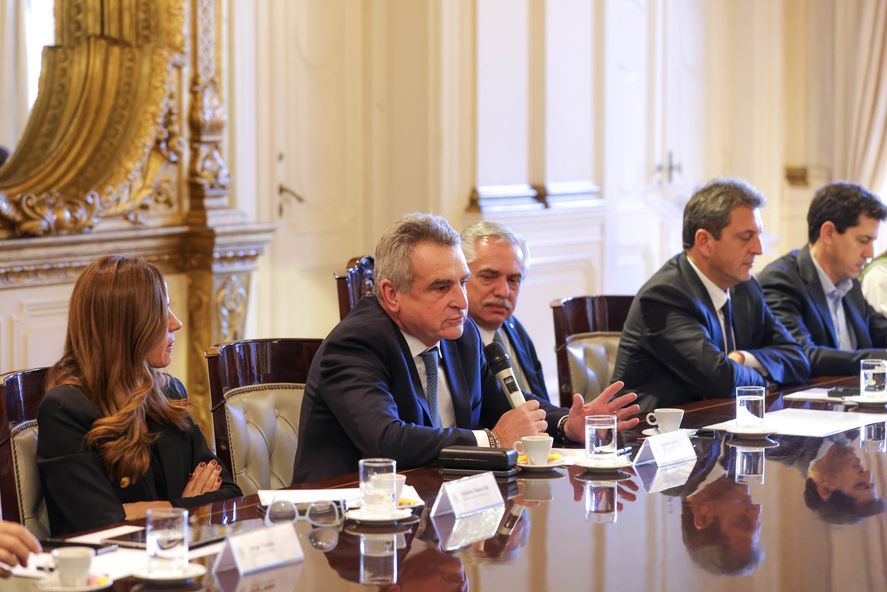 El Gobierno lanza una batería de inauguraciones antes de la veda y evalúa un alivio en Ganancias