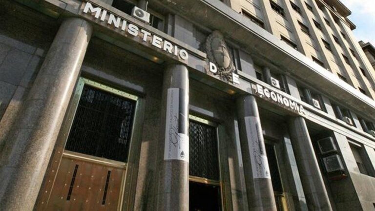 Nueva licitación: Economía busca efectivo y canjear títulos