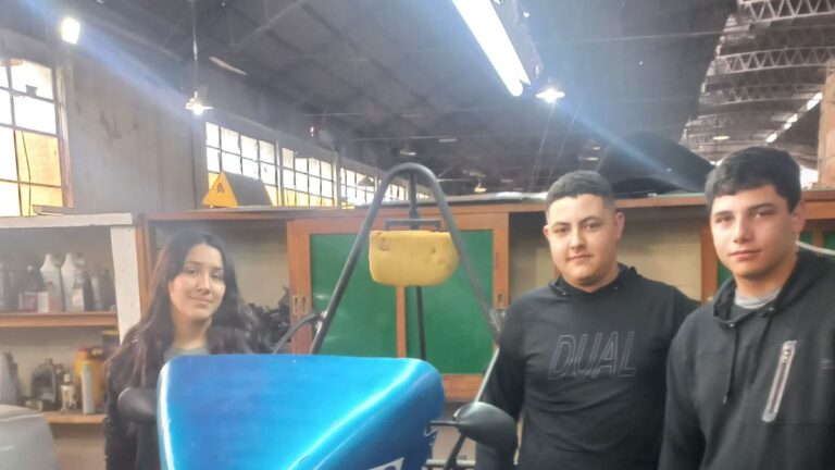 Estudiantes de la Escuela Técnica Nº8 preparan un auto para participar del Desafió ECO YPF: “Nos quedamos a trabajar después del horario de la escuela”