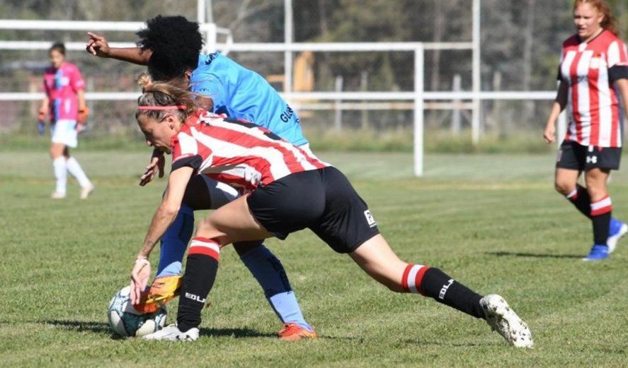 El fútbol femenino de Estudiantes cayó en su visita a la UAI Urquiza.