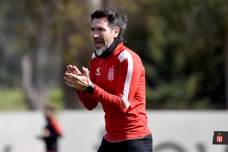 Eduardo Domínguez busca el once en Estudiantes para visitar a Platense Eduardo Domínguez busca el once en Estudiantes para visitar a Platense