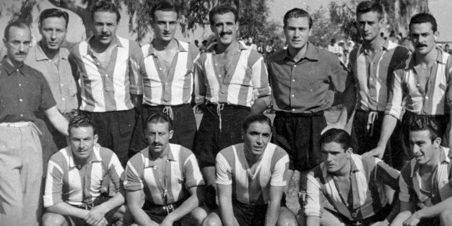 El equipo de Estudiantes que ganó la Copa de la República en 1945.