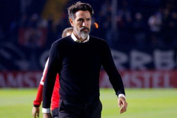 Eduardo Domínguez y la fuerte banca para José Sosa. (Foto: Prensa EDLP)