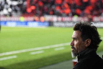 Eduardo Domínguez en UNO dirigiendo a Estudiantes.