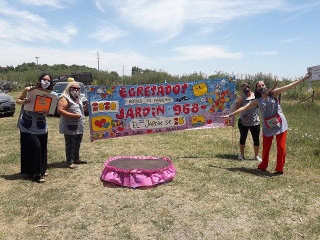 En 20 de Junio llevaron hasta un escenario a las casas de los egresados (Foto: Emilio Ferrero)